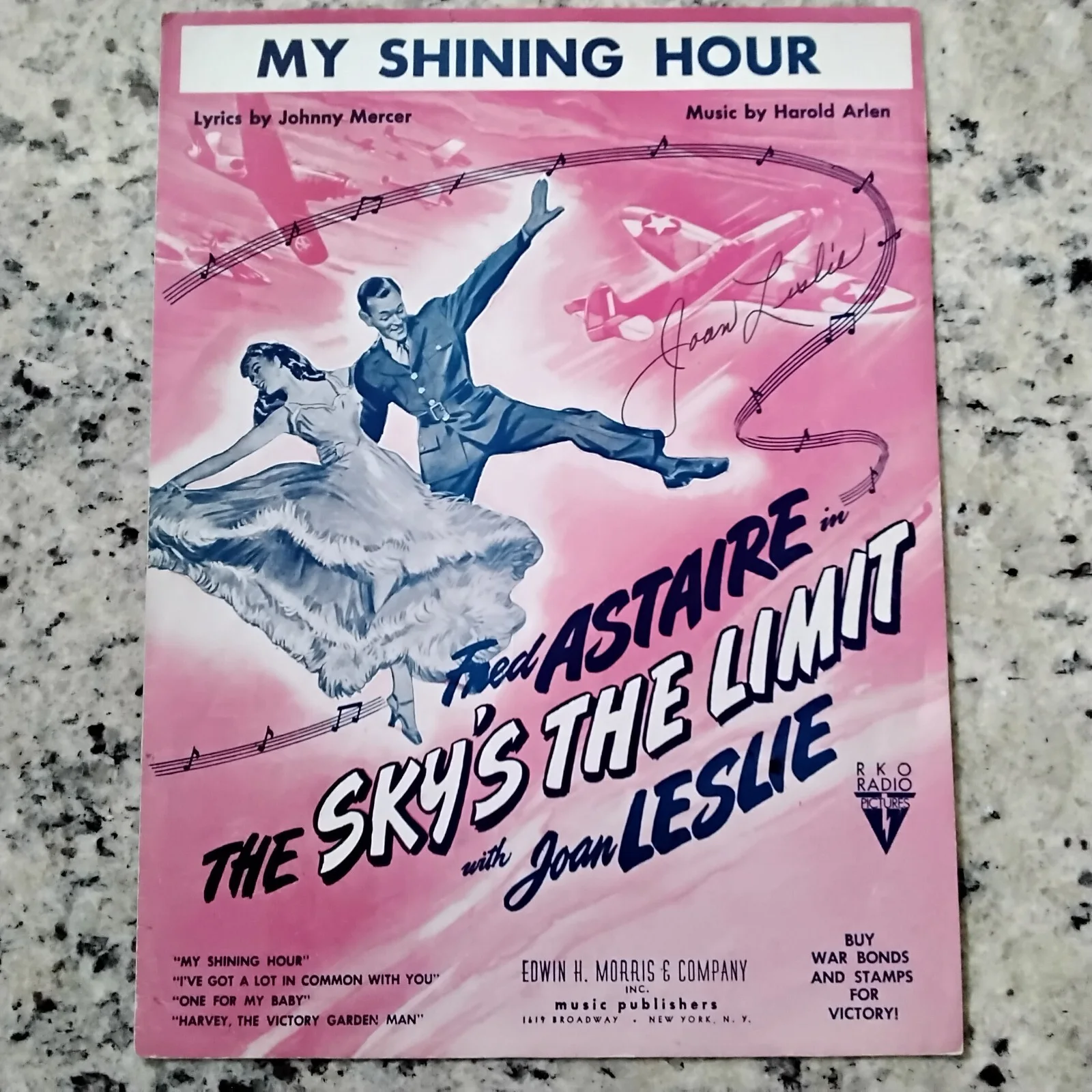 Joan Leslie SIGNED 1943 Music Sheet Movie Actress Astaire Sky's The Limit Mercer, изображение 2
