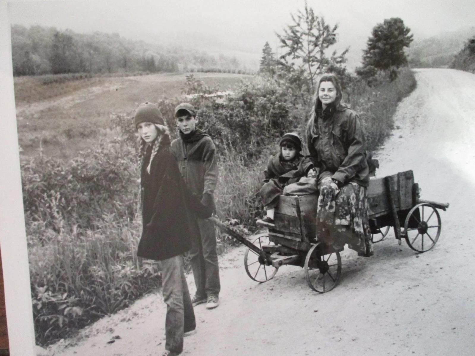 Jan Smithers/Julie Gholson/Matthew Burrill(WHERE THE LILLIES BLOOM)1974 BW Photo, изображение 2
