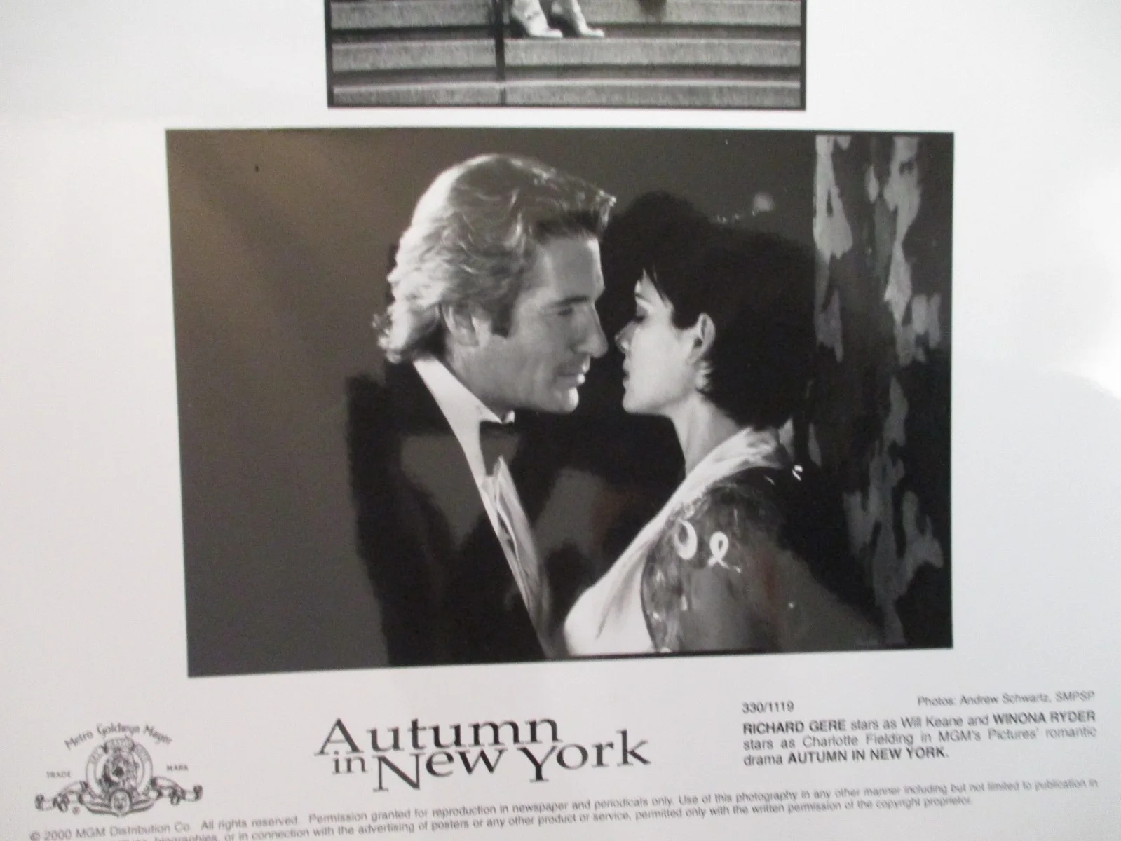 Richard Gere/Winona Ryder(AUTUMN IN NEW YORK)2000 8 x 10 Black/White Press Photo, изображение 2