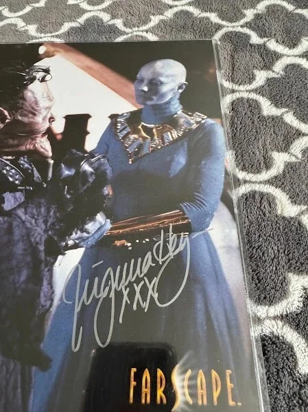 Virginia Hey — Farscape (Virginia Hey) Signed Autograph Photo Size 8"x10", image 2