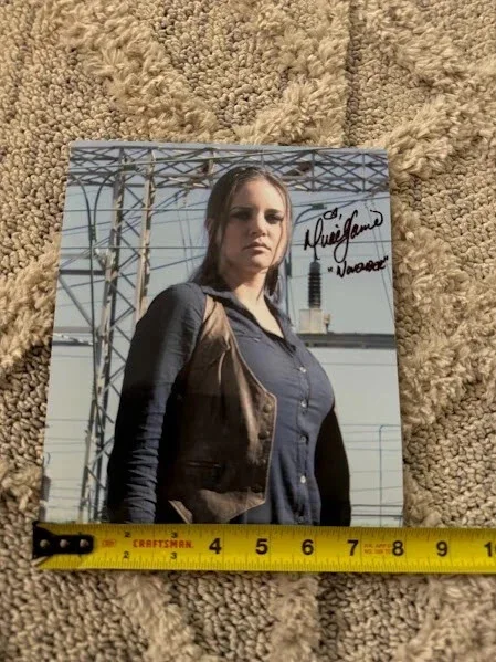 Miracle Laurie — Dollhouse (Miracle Laurie) Signed Authentic Autograph Photo Size 8" x 10", image 3