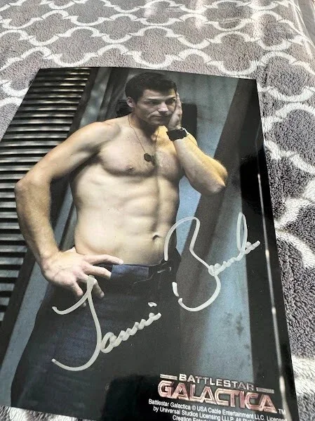 Jamie Bamber — Battlestar Galactica (Jamie Bamber) Signed Autograph Photo, image 2