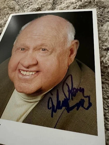 Mickey Rooney — Babes in Arms (Mickey Rooney) Signed Authentic Autograph Photo Size 8" x 10", изображение 2