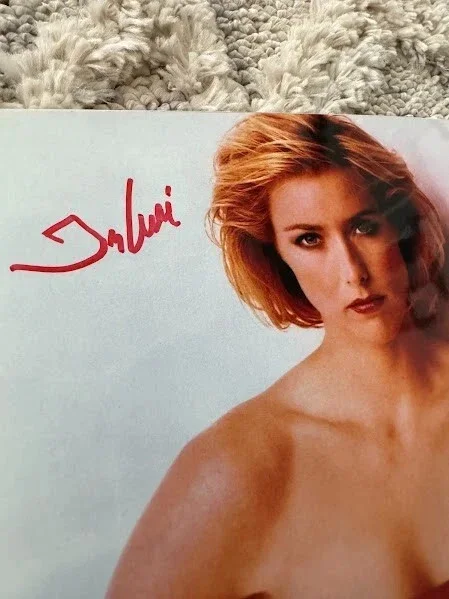 Téa Leoni — The Family Man (Téa Leoni) Signed Authentic Autograph Photo Size 8" x 10", изображение 2