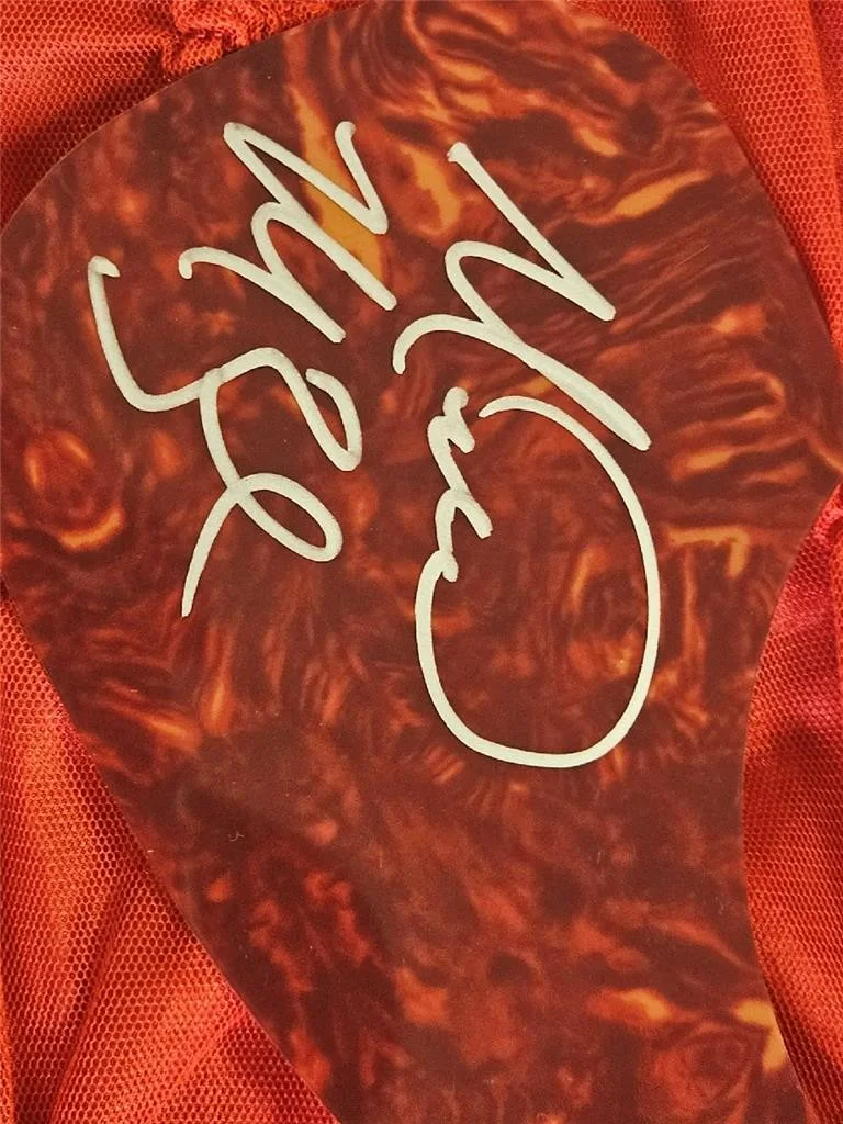MARTINA MCBRIDE SIGNED AUTOGRAPHED GUITAR PICKGUARD COUNTRY SINGER STAR W/ COA, изображение 2