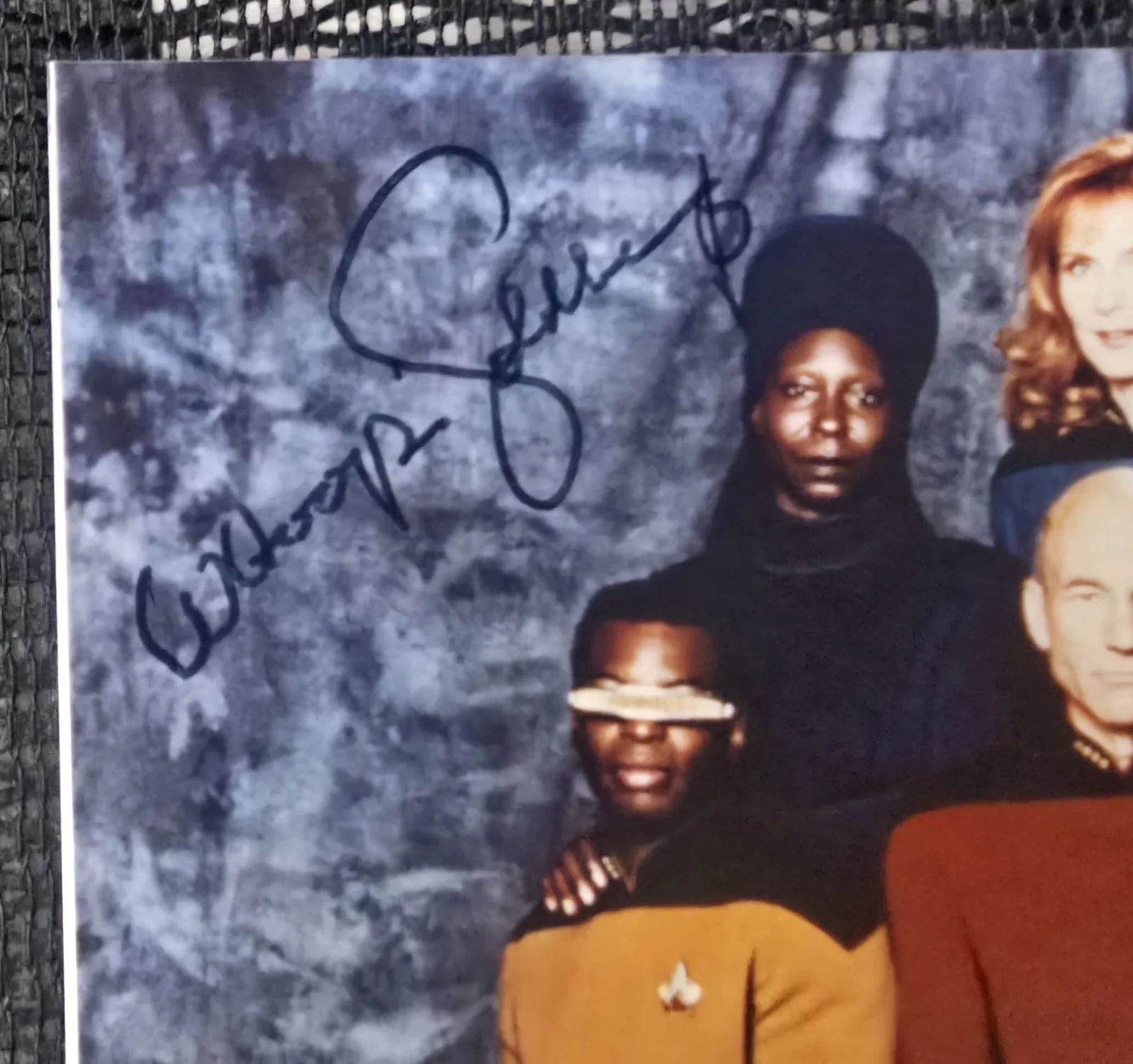 Whoopi Goldberg — Whoopi Goldberg Star Trek TNG Autographed Signed Cast Photo 8x10, изображение 2
