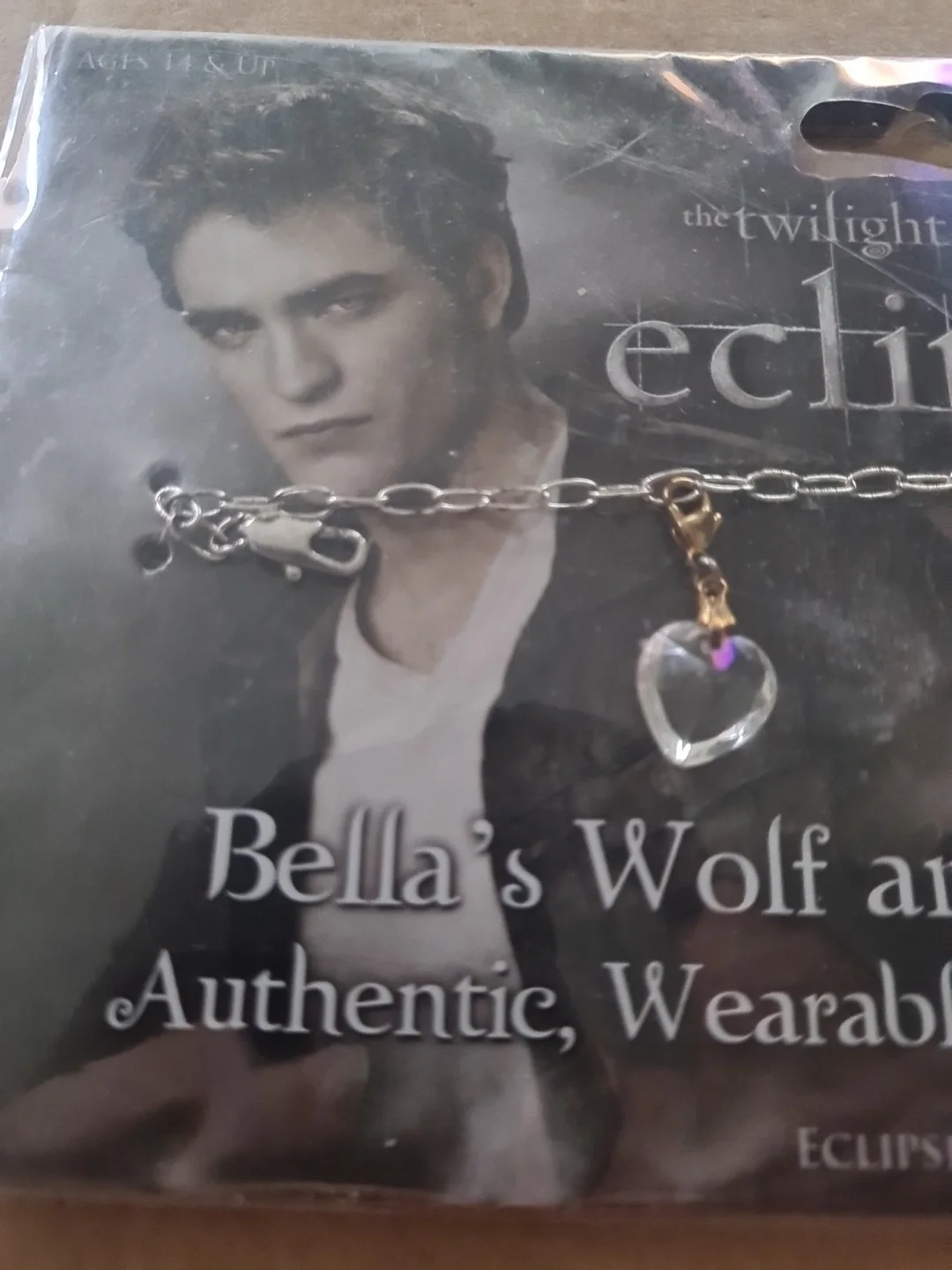 The Twilight Saga Eclipse Bella’s Wolf & Heart Bracelet NECA Replica 2010 New, image 3