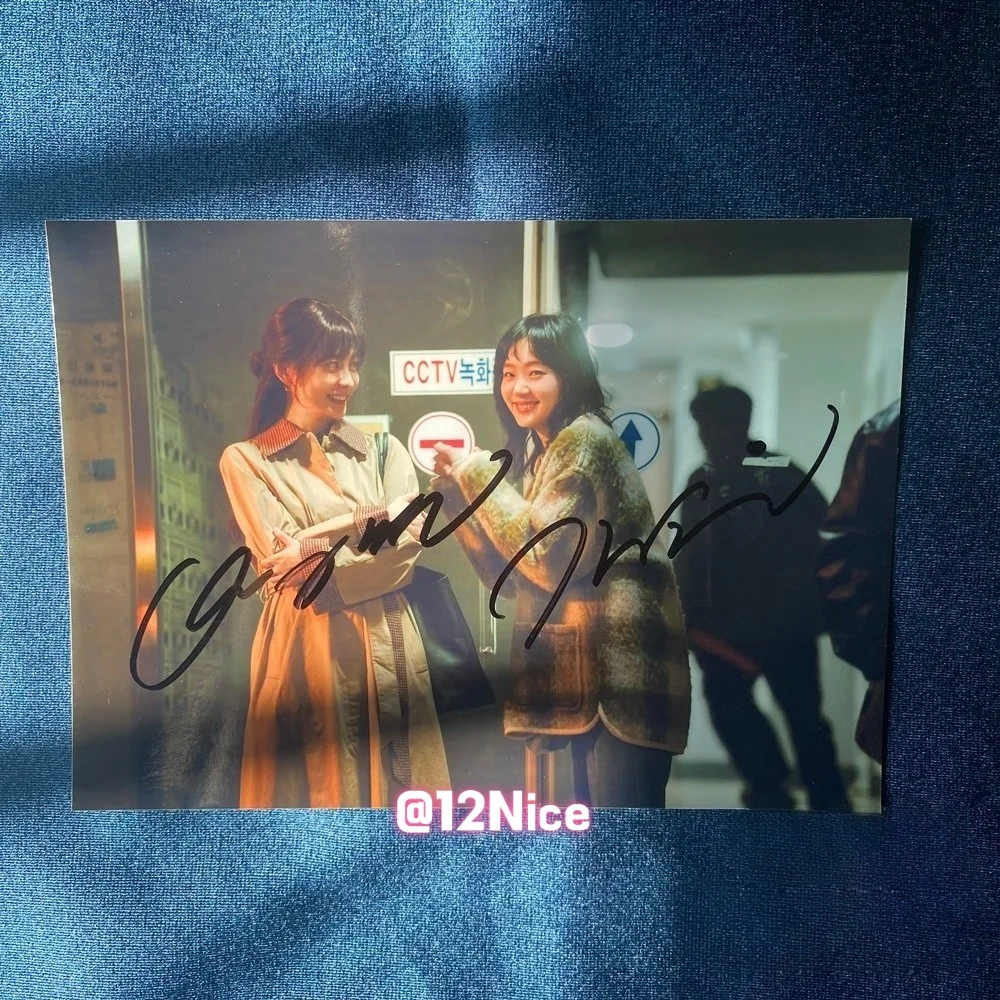 You and Everything Else Kim Go Eun Park Ji Hyun Autographed Group Photo 4*6 2025, изображение 3