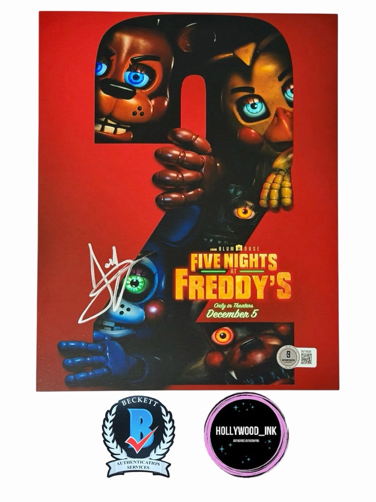 Josh Hutcherson — JOSH HUTCHERSON SIGNED FIVE NIGHTS AT FREDDYS 11x14 PHOTO BECKETT BV18506