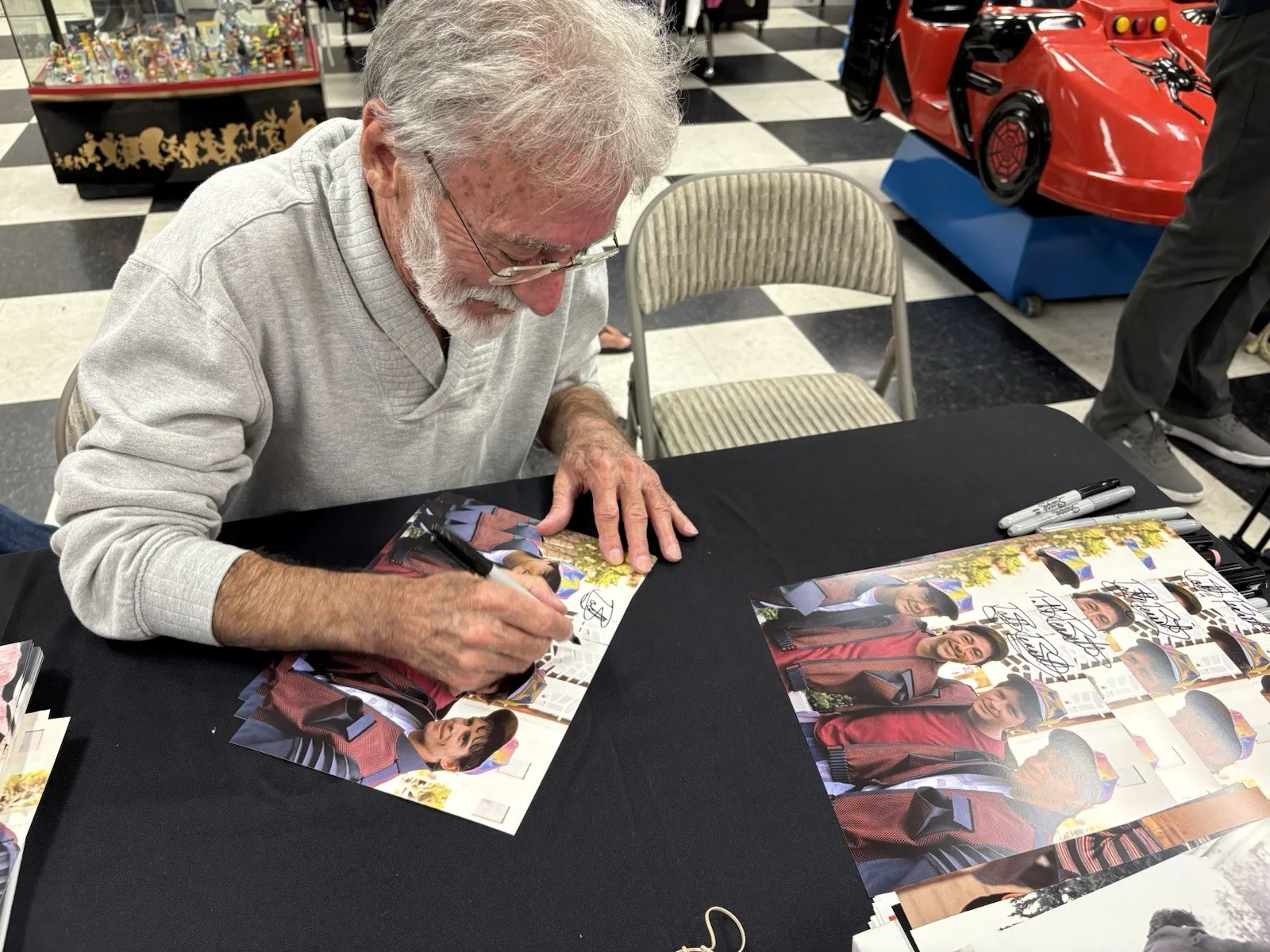 Charlie Croughwell — Bobby Bennett & Charlie Croughwell 8x10 Autographs - BTTF Stunts, изображение 2