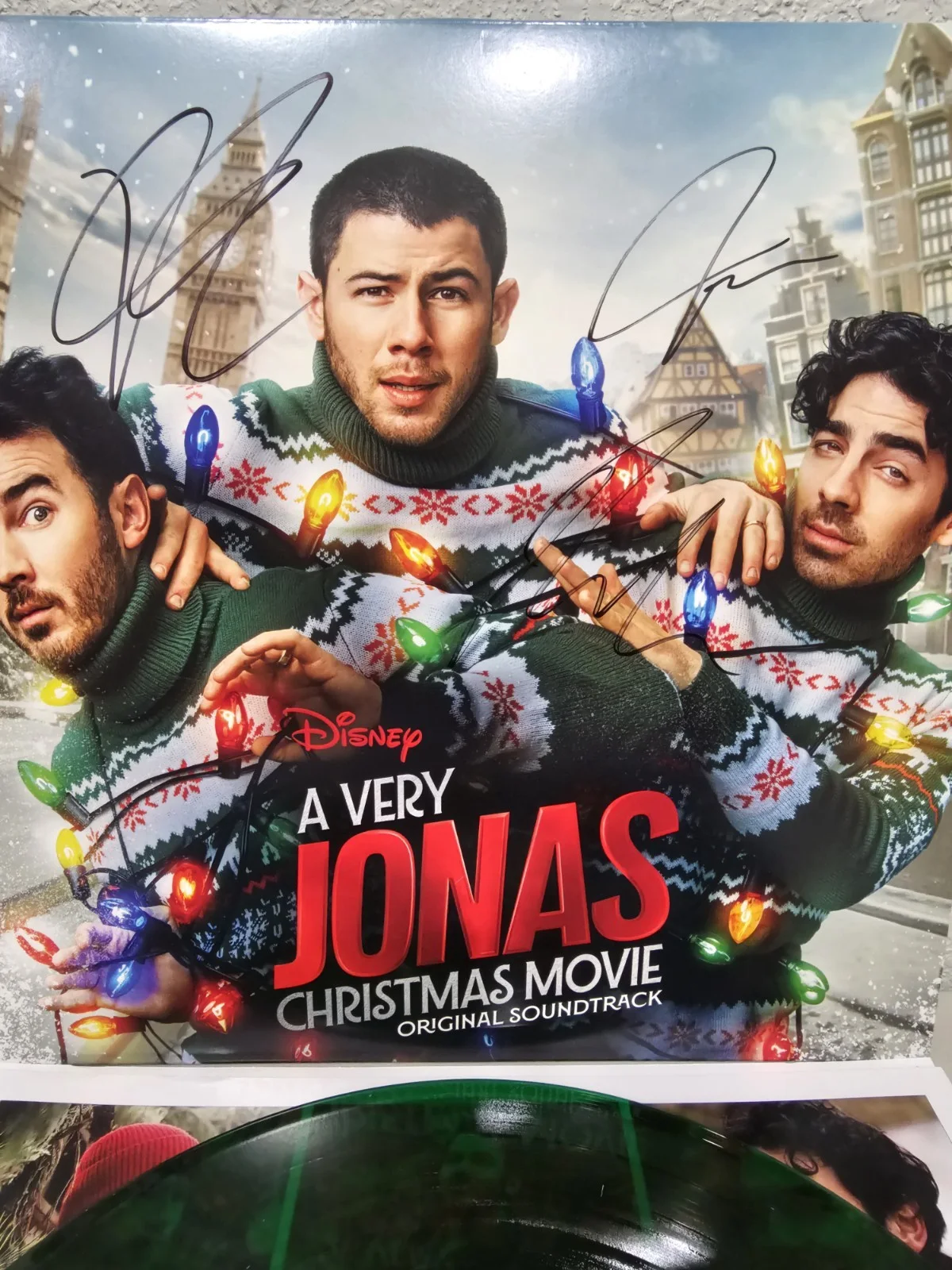 Jonas Brothers 'A Very Jonas Christmas' Signed Cover Vinyl, изображение 2