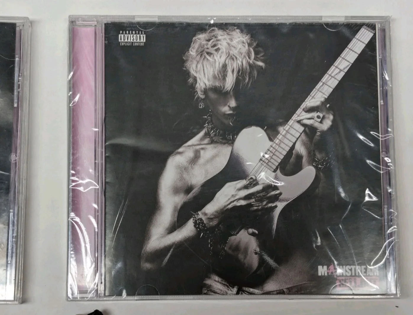 MACHINE GUN KELLY SIGNED MAINSTREAM SELLOUT CD W/ Vip Pass And Poker Chip LOOK!, image 3