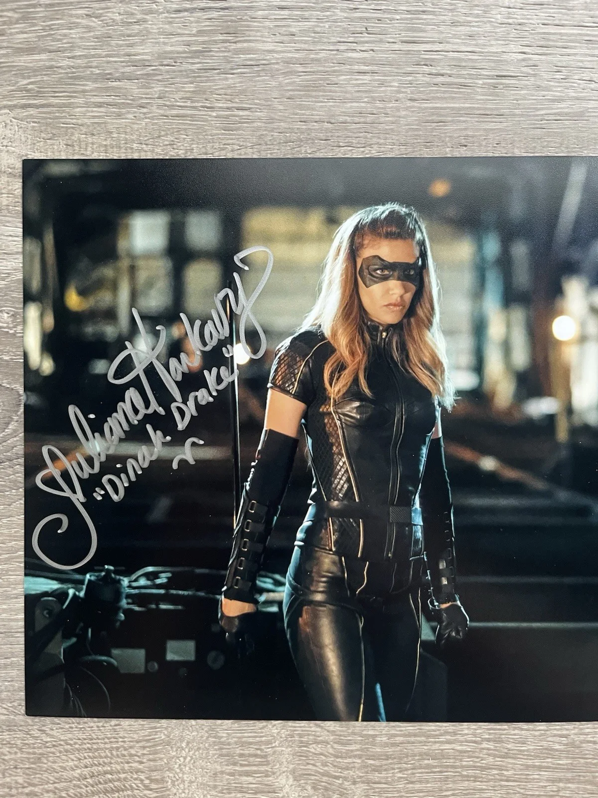Juliana Harkavy — Juliana Harkavy Signed Black Canary 8x10 Photo ACOA Arrow DC Dinah Drake, изображение 3