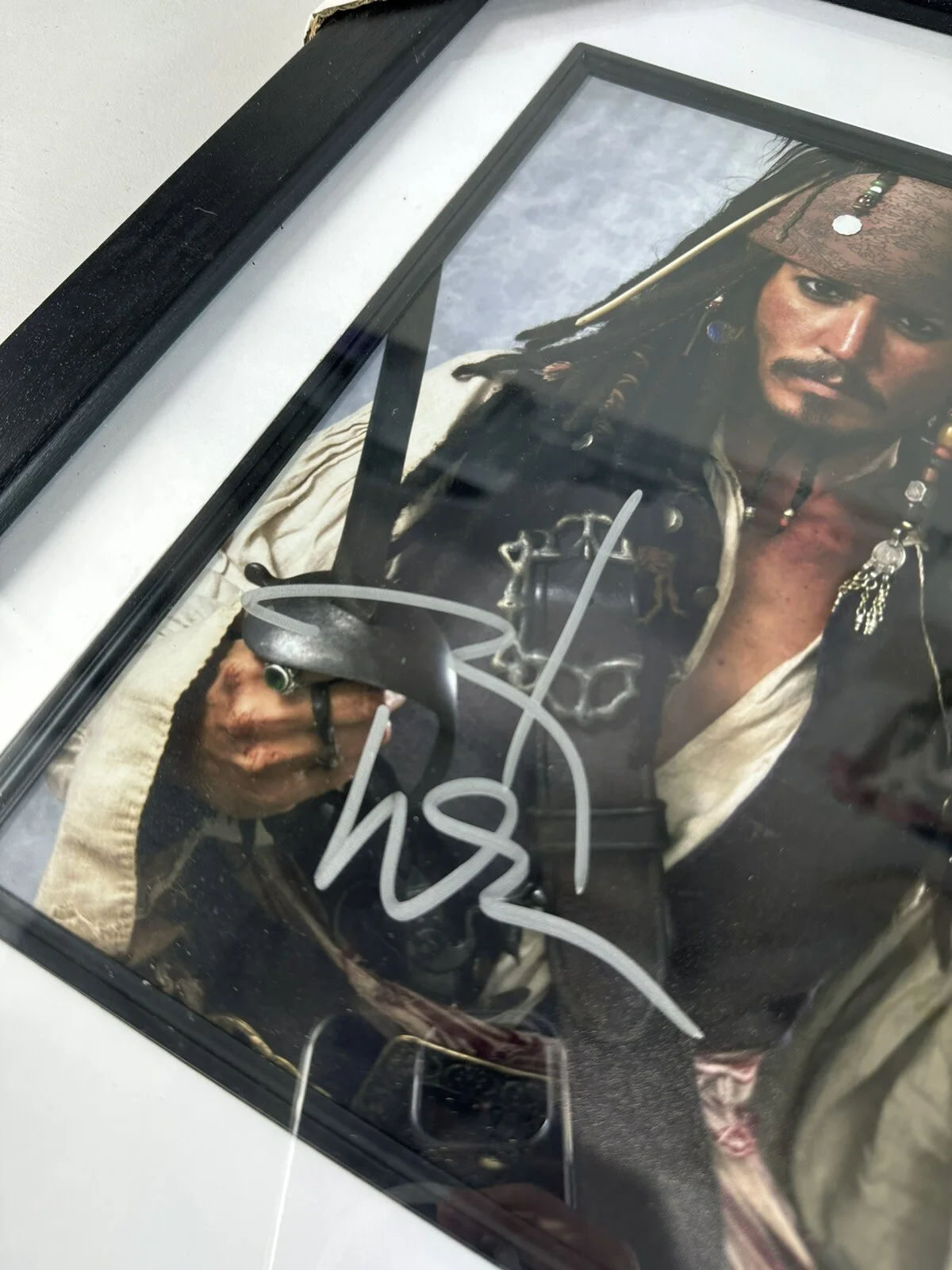 Johnny Depp — Johnny Depp Autographed Signed 13x16 Photo Pirates Of The Caribbean Framed, изображение 2