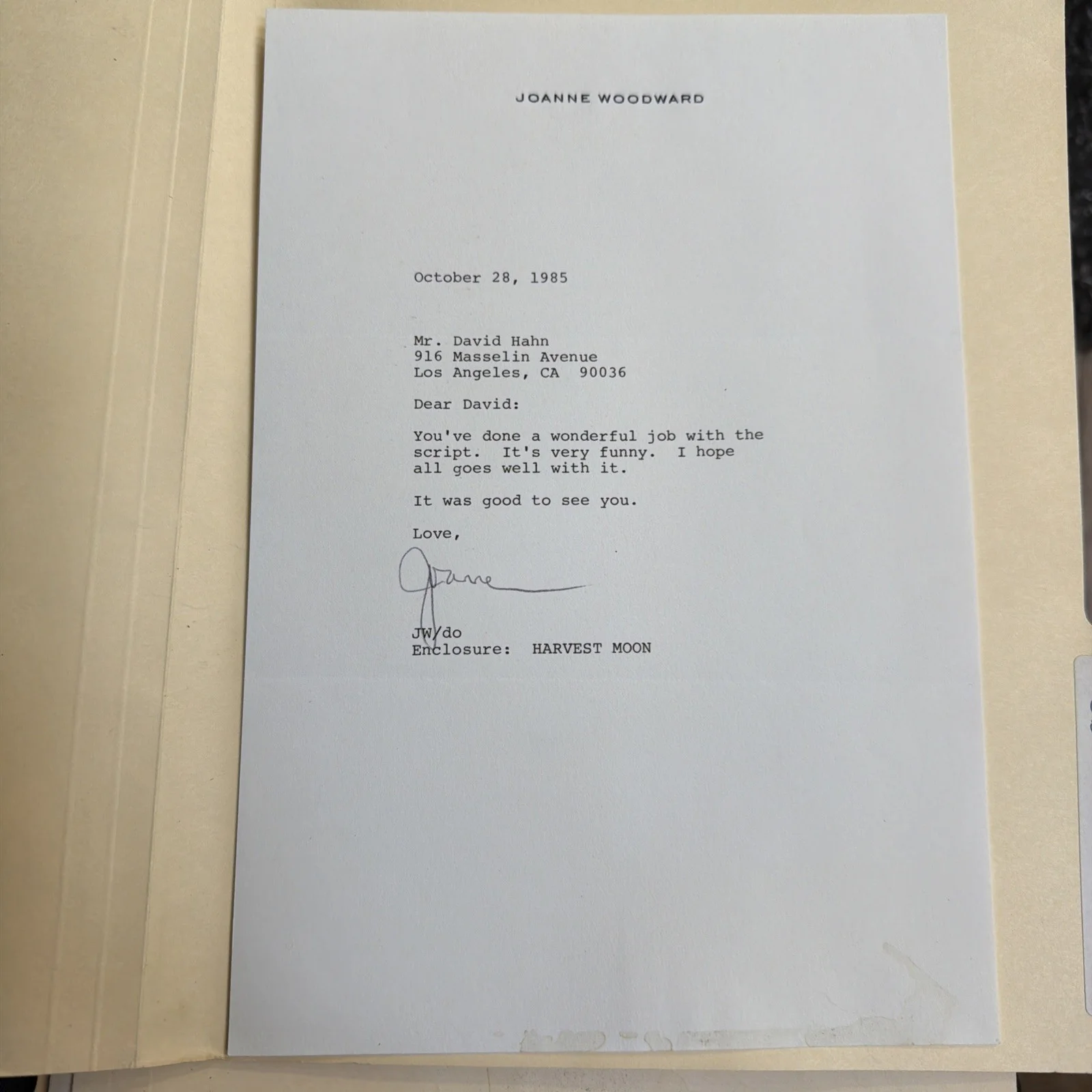 Joanne Woodward — JOANNE WOODWARD - DOCUMENT SIGNED 10.28.1985