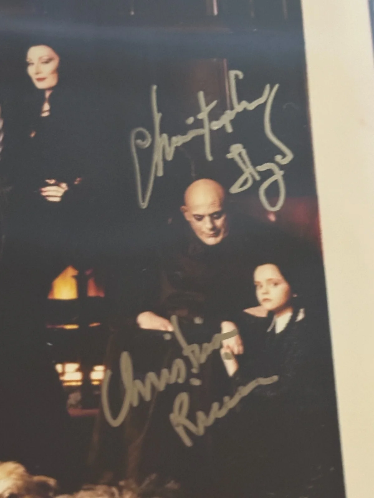 RAUL JULIA — RAUL JULIA, C. LLOYD & C. RICCI Signed ADDAMS FAMILY 8X10 PHOTO Beckett AUTO 10, изображение 4