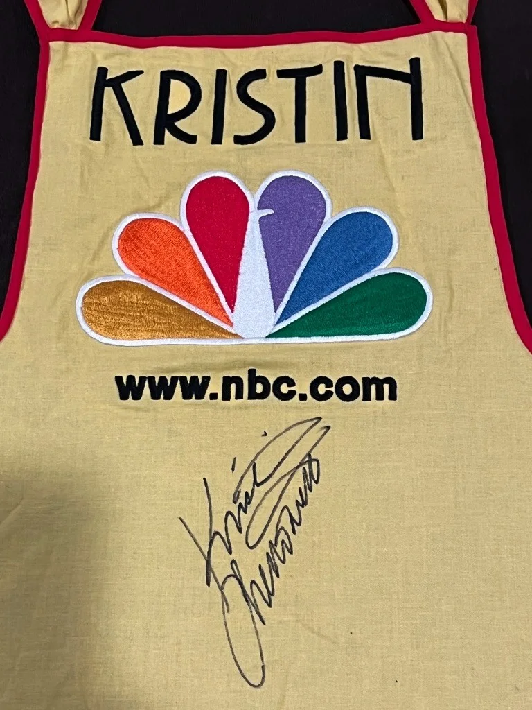 Kristen Chenoweth — KRISTIN CHENOWETH HAND SIGNED TV WORN NBC Apron Broadway Cares, image 2