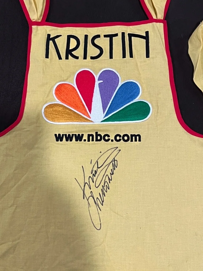 Kristen Chenoweth — KRISTIN CHENOWETH HAND SIGNED TV WORN NBC Apron Broadway Cares, image 3