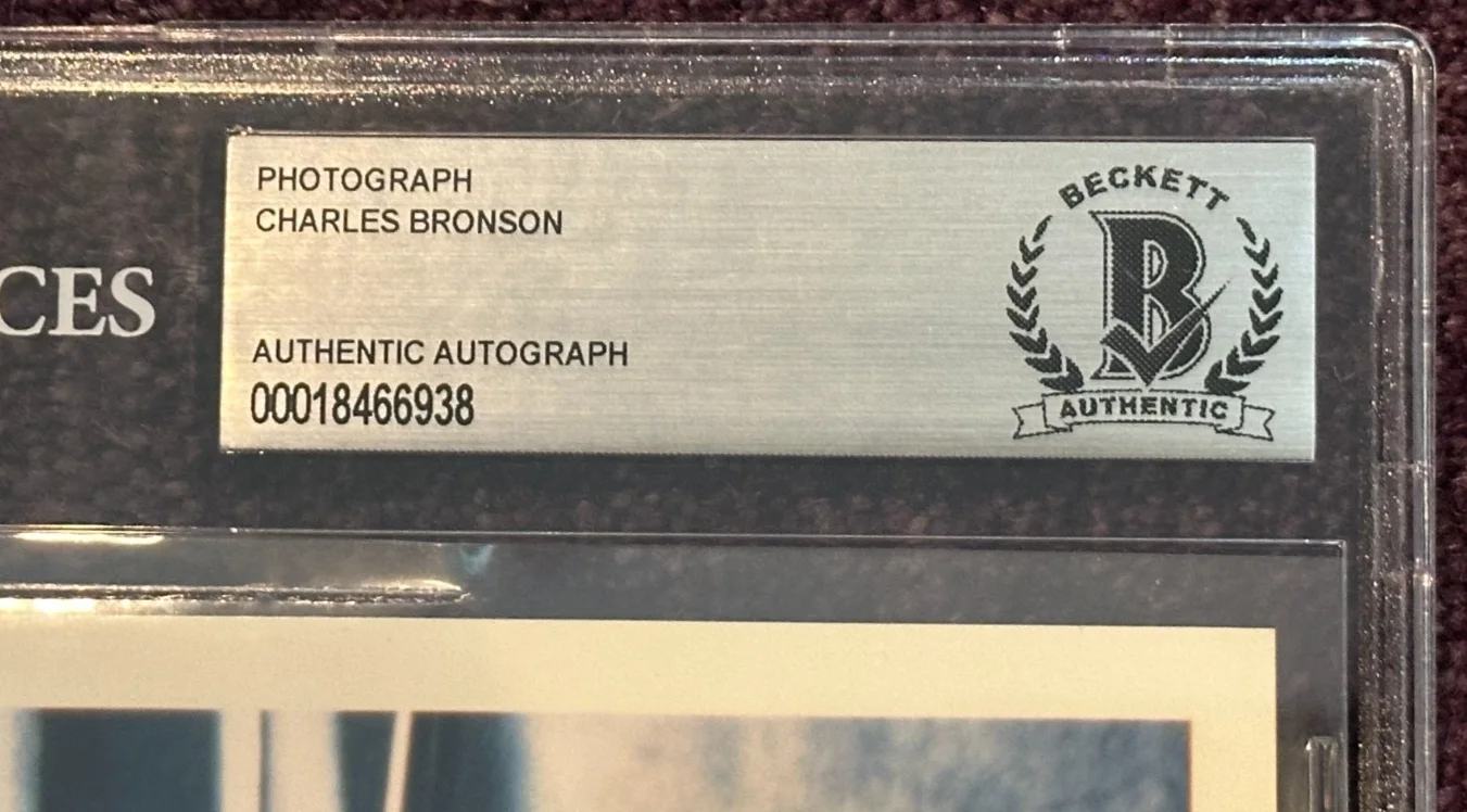 CHARLES BRONSON — CHARLES BRONSON Signed 8 X 10 PHOTO BAS Beckett Encapsulated, изображение 2