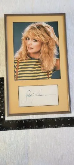 GOLDIE HAWN — GOLDIE HAWN FRAMED AUTOGRAPH AND PHOTO WITH COA - MGM GRAND ITEM