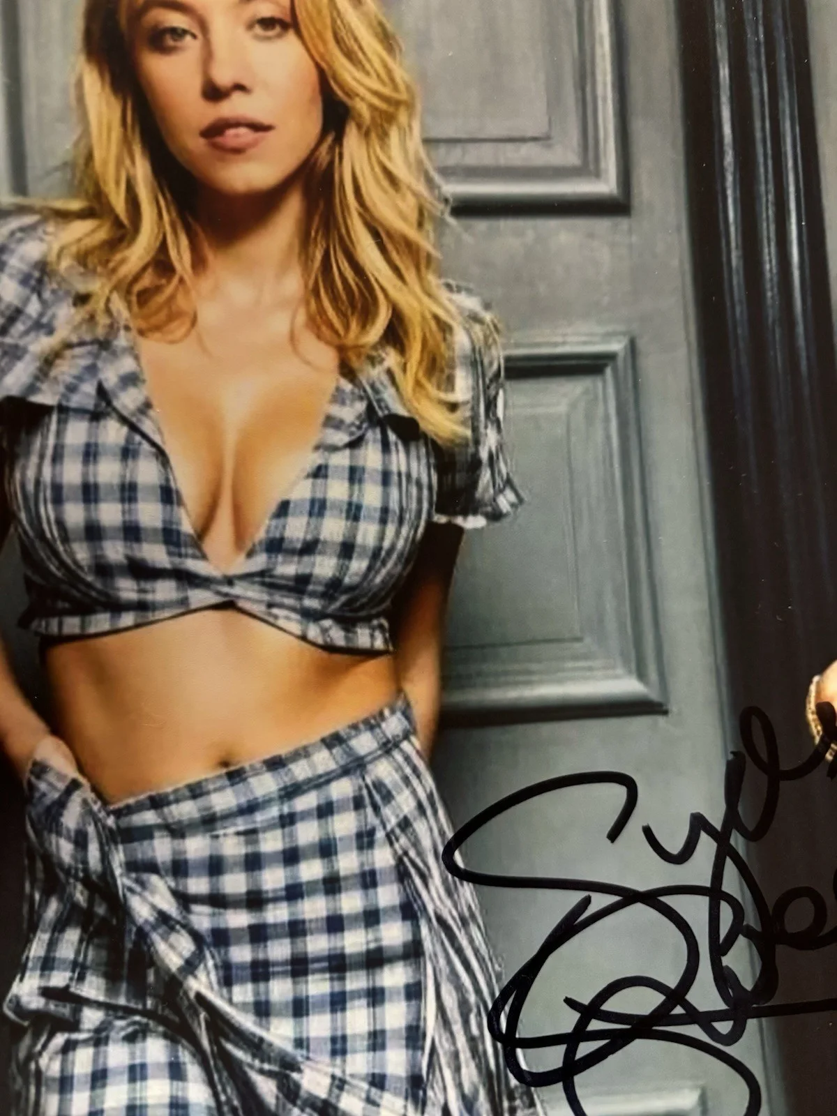 Sydney Sweeney / Housemaid Americana Sexy Eyes Signed Autograph 8x10 Photo COA, изображение 2
