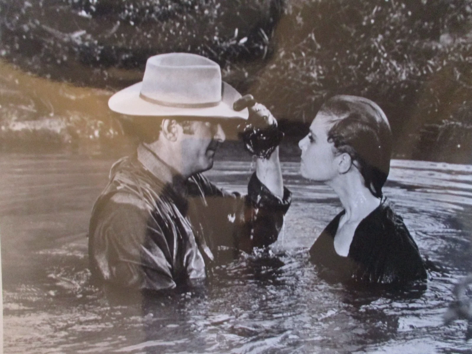 Rosemary Forsyth/Dean Martin("TEXAS ACROSS THE RIVER")1992 10 x 8 B & W Photo, изображение 3