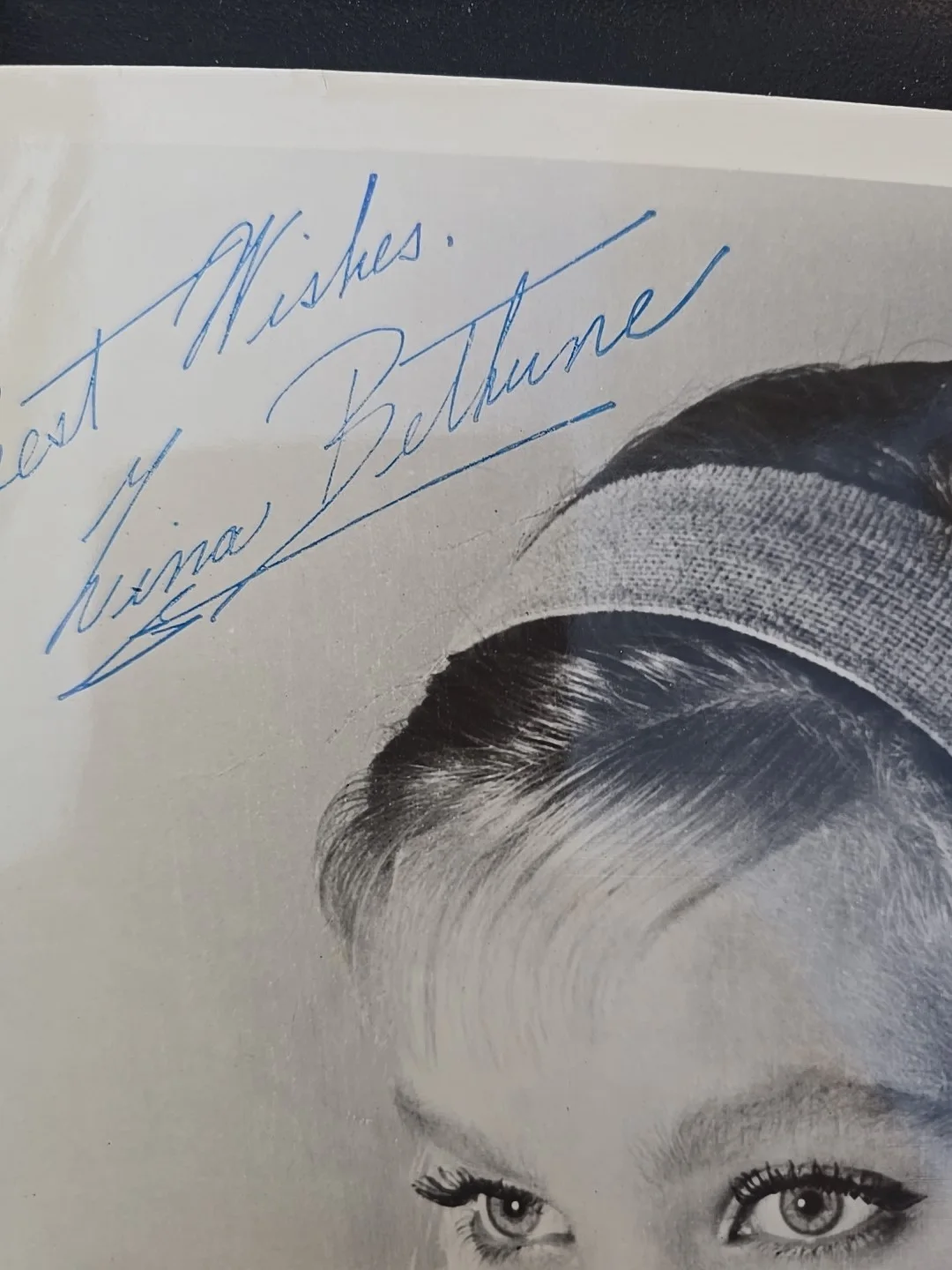 linda bethune — Autographed Picture Linda BETHUNE, image 2