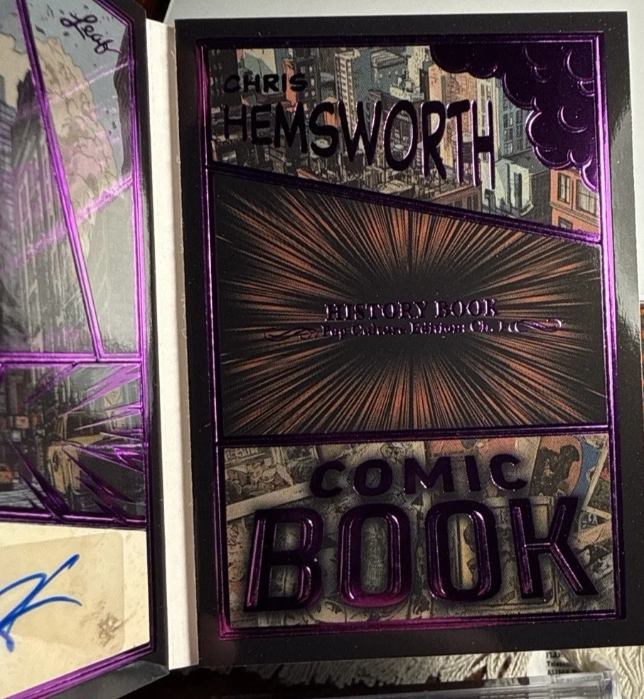 Chris Hemsworth — Chris Hemsworth SIGNED Booklet 2/7 Leaf History Book Comic Book Auto RARE Thor, image 4