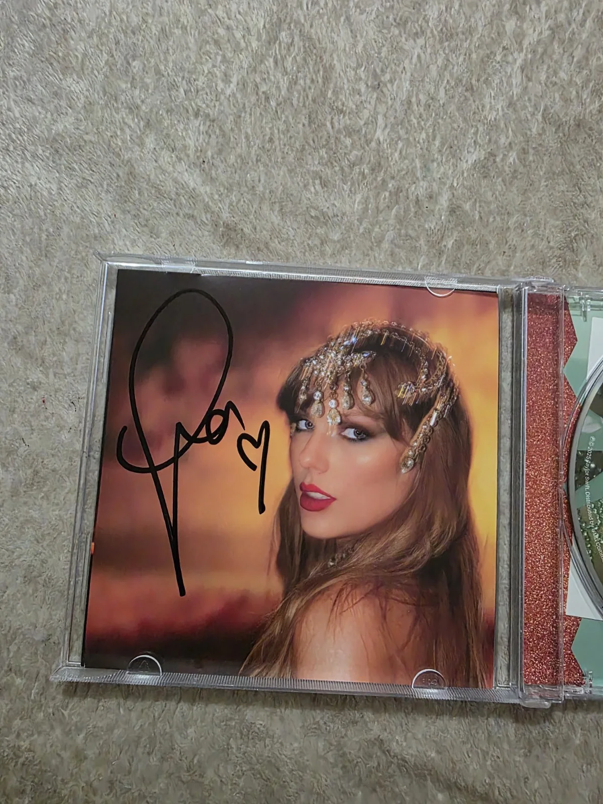 Taylor Swift The Life of a Showgirl SIGNED CD #1 -UNIQUE SIGNATURE, изображение 2