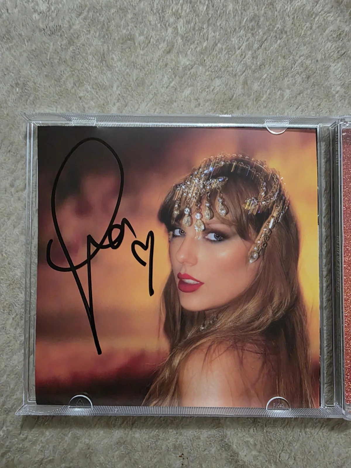 Taylor Swift The Life of a Showgirl SIGNED CD #1 -UNIQUE SIGNATURE, изображение 3