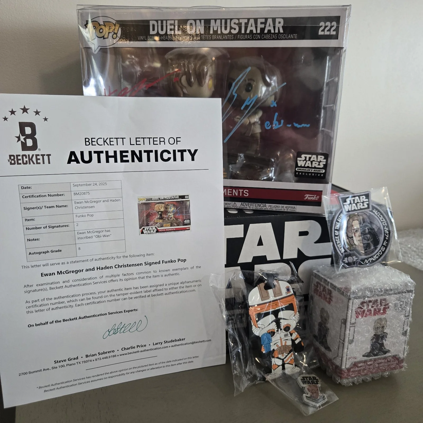 Ewan Mcgregor, Hayden Christensen — Ewan Mcgregor/Hayden Christensen Signed Duel Of Mustafar Funko W/Smugglers Box, изображение 2