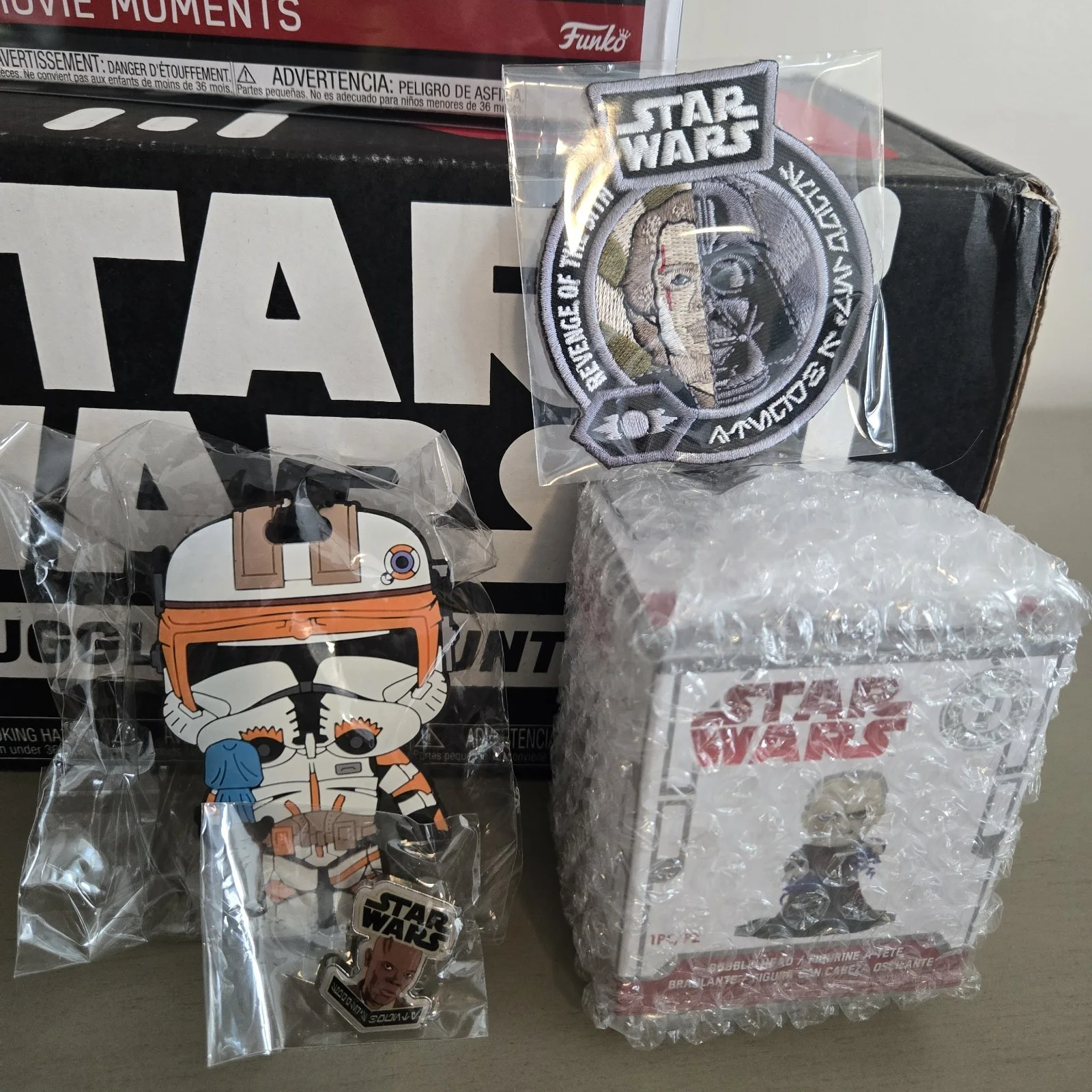 Ewan Mcgregor, Hayden Christensen — Ewan Mcgregor/Hayden Christensen Signed Duel Of Mustafar Funko W/Smugglers Box, изображение 3