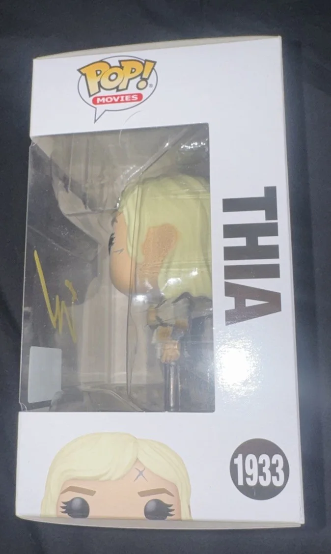 Elle Fanning — Elle Fanning signed Thia funko Predator Badlands poster photo, image 2