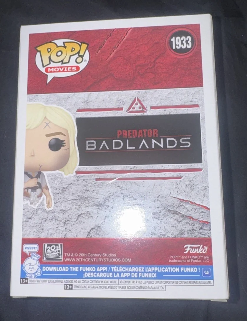 Elle Fanning — Elle Fanning signed Thia funko Predator Badlands poster photo, image 3