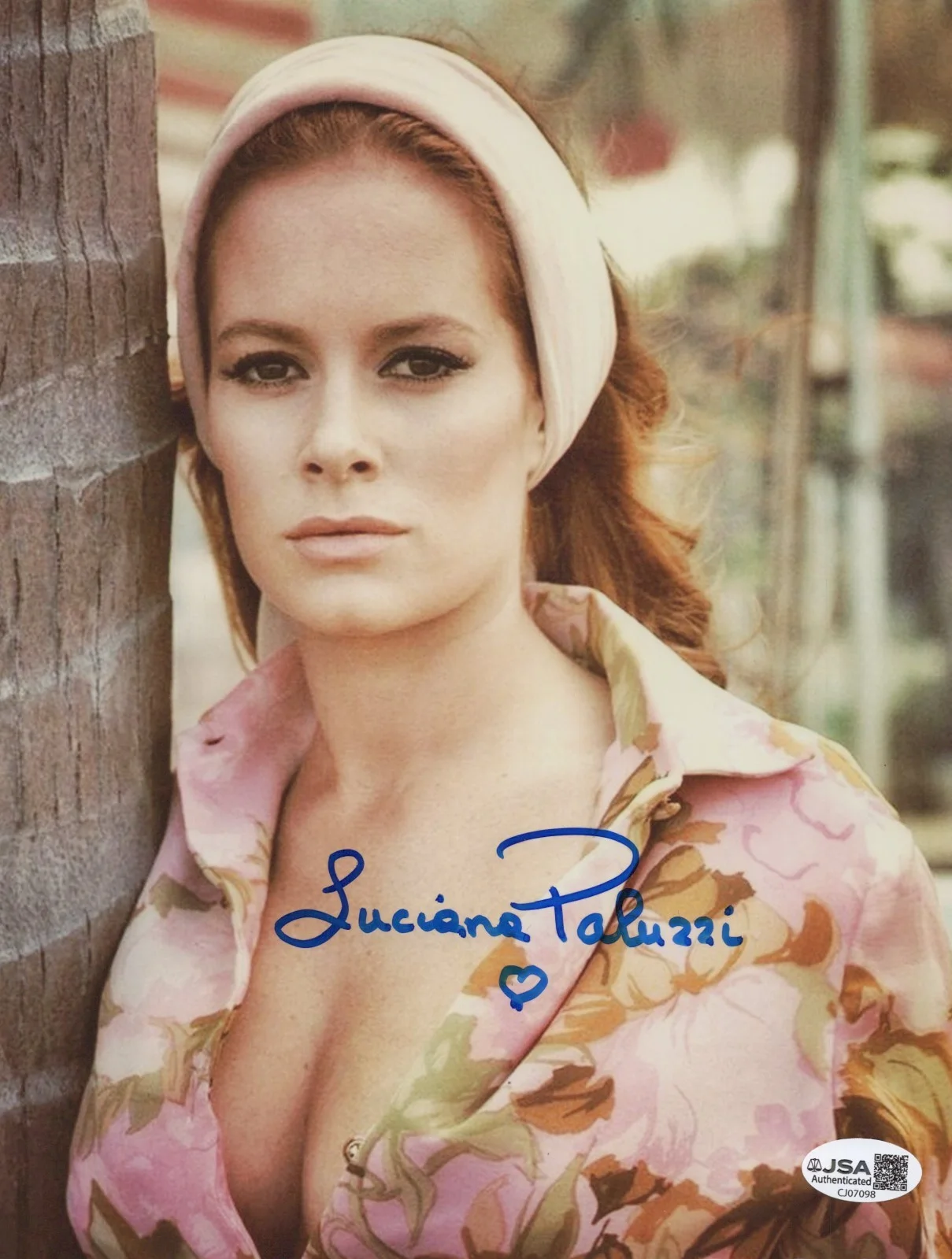 Luciana Paluzzi — LUCIANA PALUZZI Signed BOND GIRL 8x10 Photo THUNDERBALL Autograph JSA COA Cert