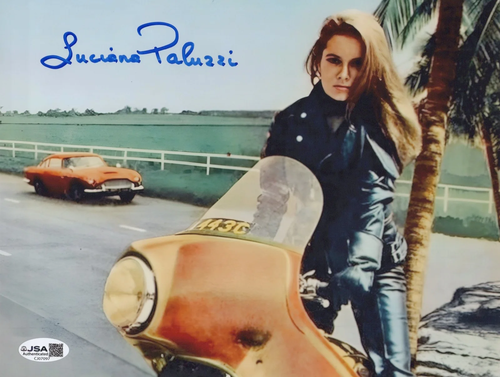 Luciana Paluzzi — LUCIANA PALUZZI Signed BOND GIRL 8x10 Photo THUNDERBALL Autograph JSA COA Cert