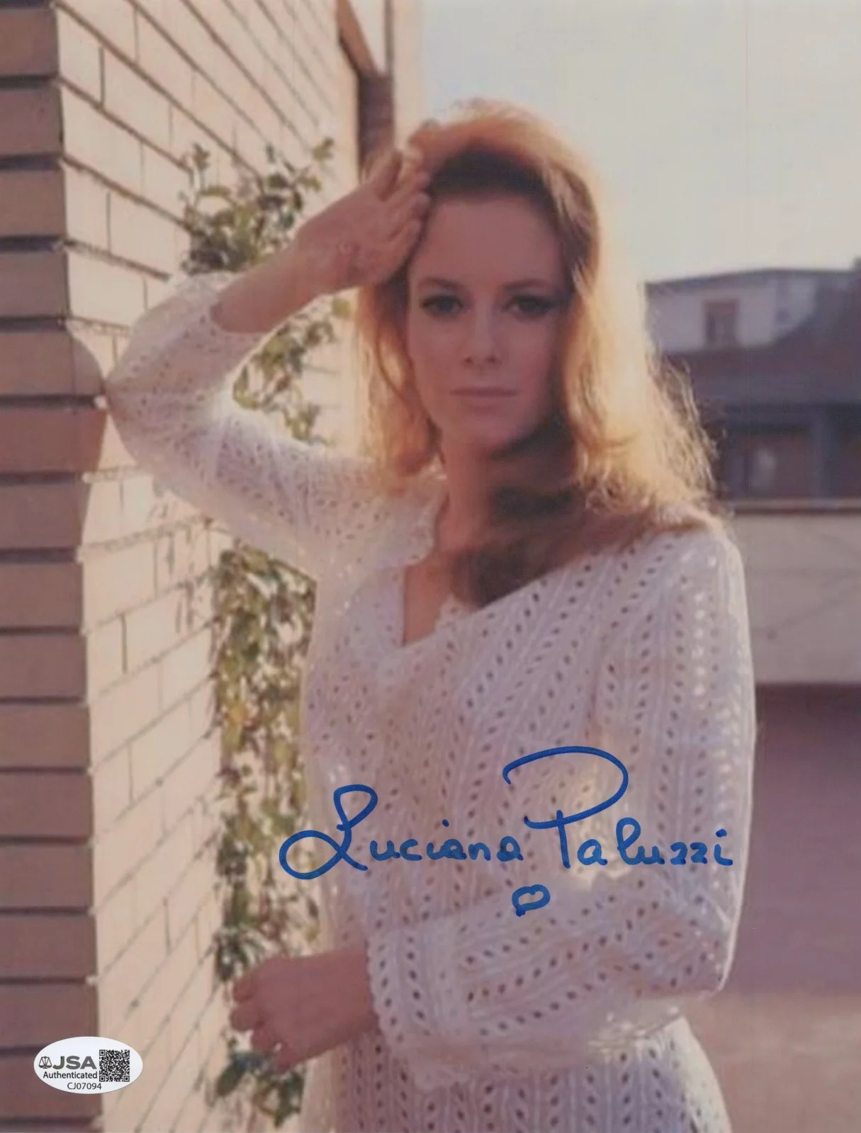 Luciana Paluzzi — LUCIANA PALUZZI Signed BOND GIRL 8x10 Photo THUNDERBALL Autograph JSA COA Cert