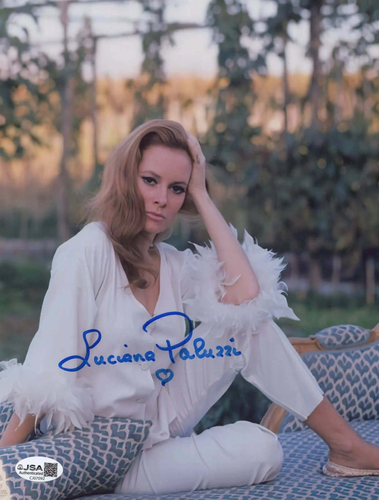 Luciana Paluzzi — LUCIANA PALUZZI Signed BOND GIRL 8x10 Photo THUNDERBALL Autograph JSA COA Cert