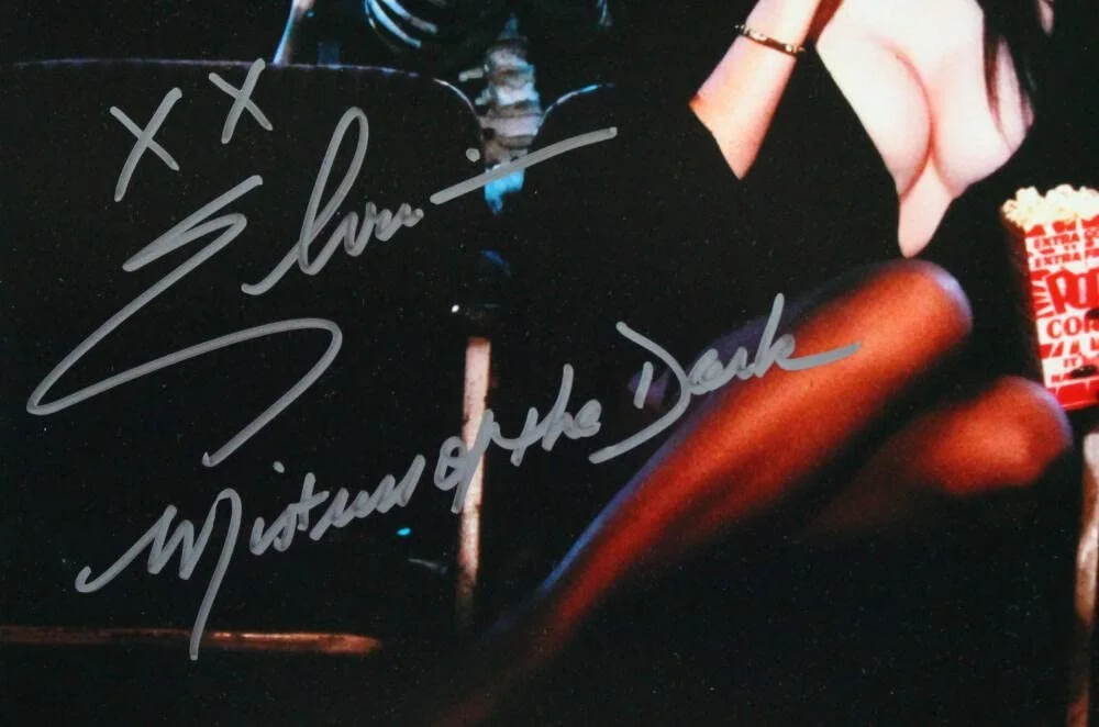 Cassandra Peterson — Cassandra Peterson Autographed 11x14 Elvira Photo w/Insc-JSA W *Silver, изображение 5