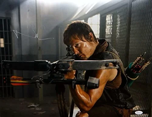 Norman Reedus Signed Walking Dead 16x20 Crouching W/ Crossbow Photo *S -JSA Auth, изображение 3