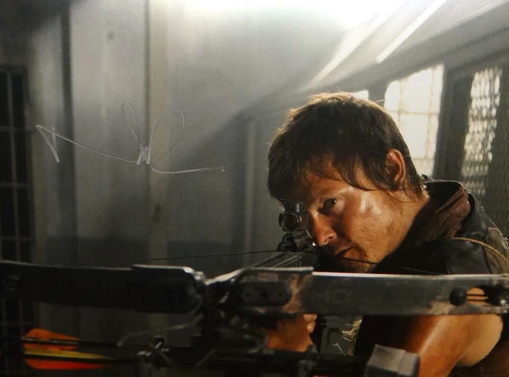 Norman Reedus Signed Walking Dead 16x20 Crouching W/ Crossbow Photo *S -JSA Auth, изображение 5