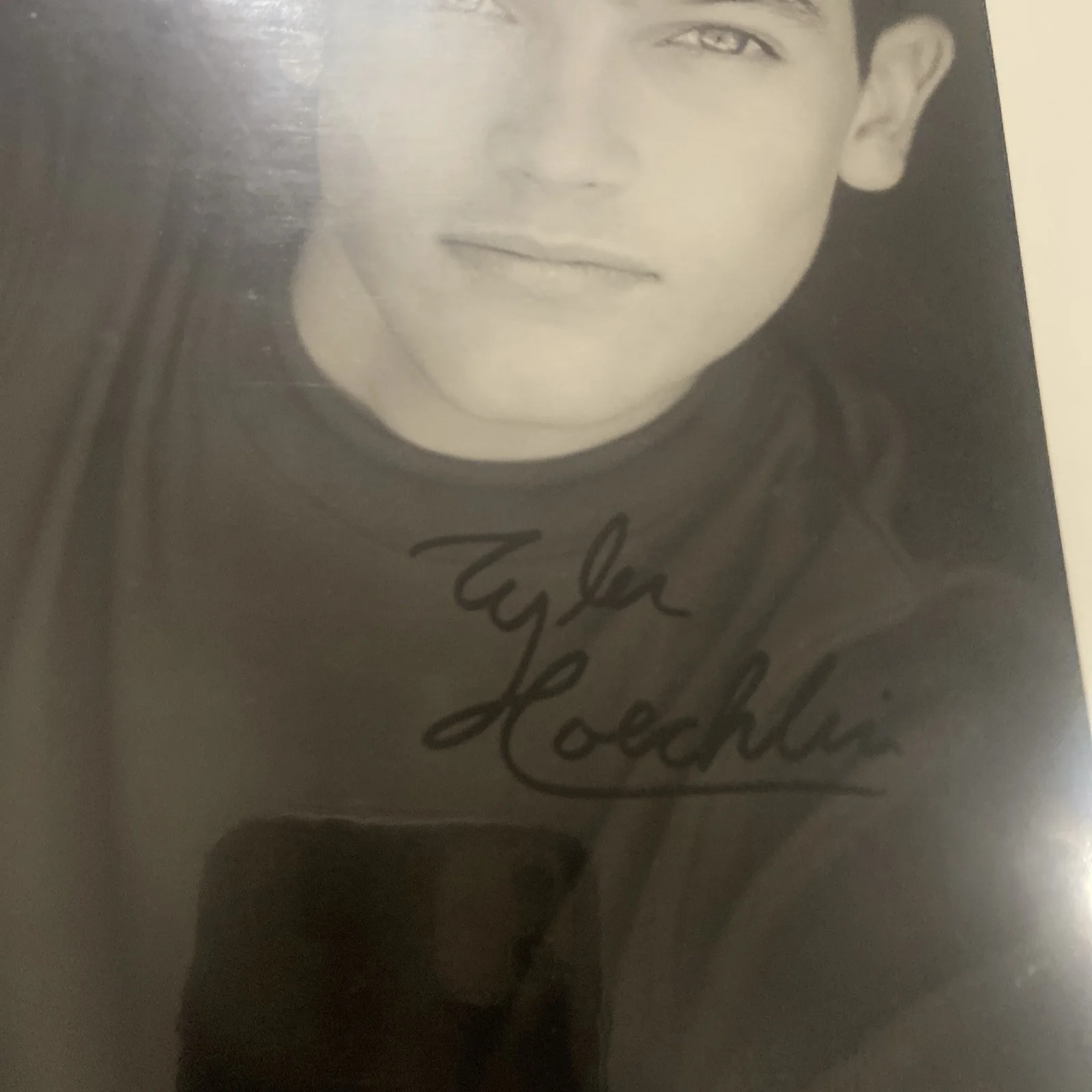 Tyler Hoechlin — Tyler Hoechlin Young - Signed Autographed SUPERMAN & LOIS 8x10 b&w Photo, изображение 3