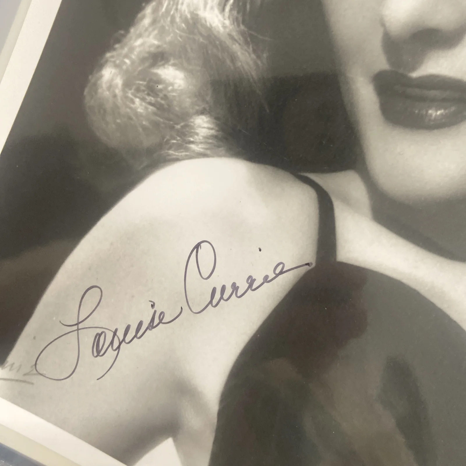 LOUISE CURRIE hand-signed BEAUTIFUL YOUNG PORTRAIT CLOSEUP 8x10 Voodoo Man RIP, image 2