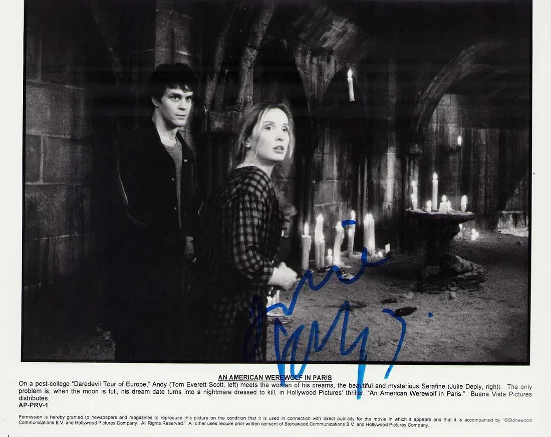 Julie Delpy — Vintage 1997 Julie Delpy Signed Photo " An American Werewolf in Paris" W/ COA