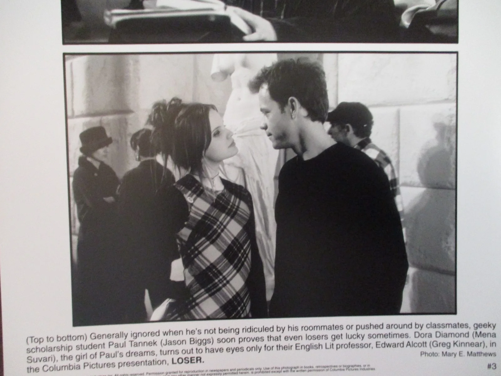 Mena Suvari/Greg Kinnear/Jason Biggs(LOSER)2000 8 x 10 Black &White Press Photo, изображение 2