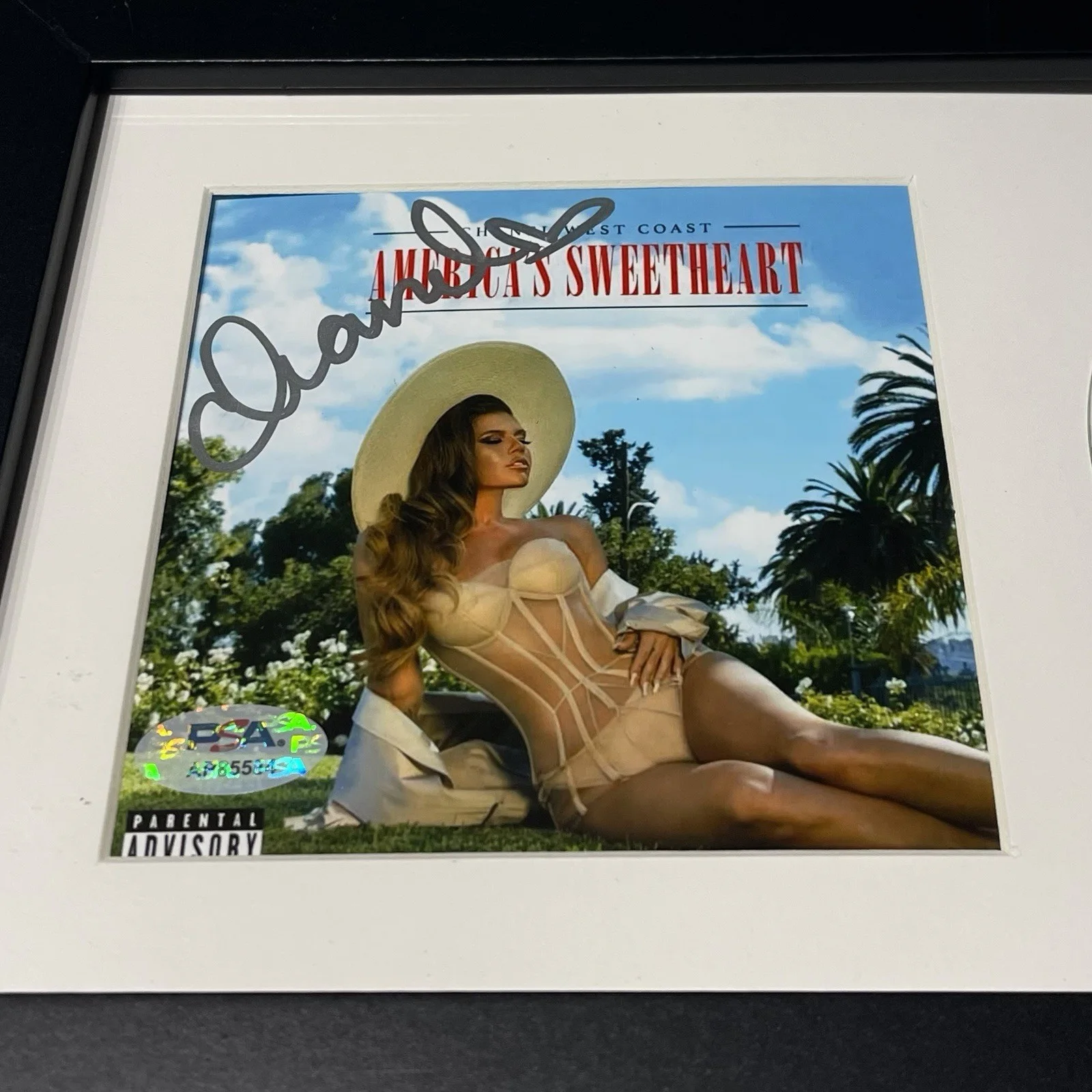 CHANEL WEST COAST SIGNED AMERICA’S SWEETHEART CD ALBUM AUTOGRAPH FRAMED PSA COA, изображение 2