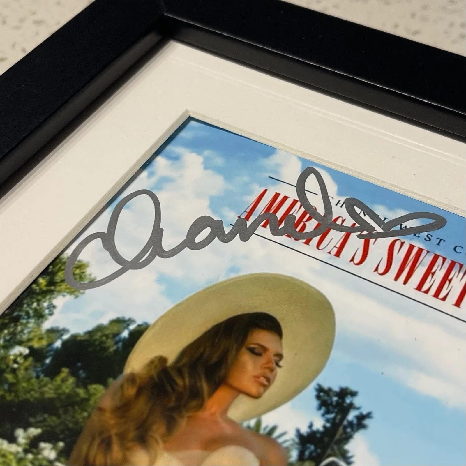 CHANEL WEST COAST SIGNED AMERICA’S SWEETHEART CD ALBUM AUTOGRAPH FRAMED PSA COA, изображение 3