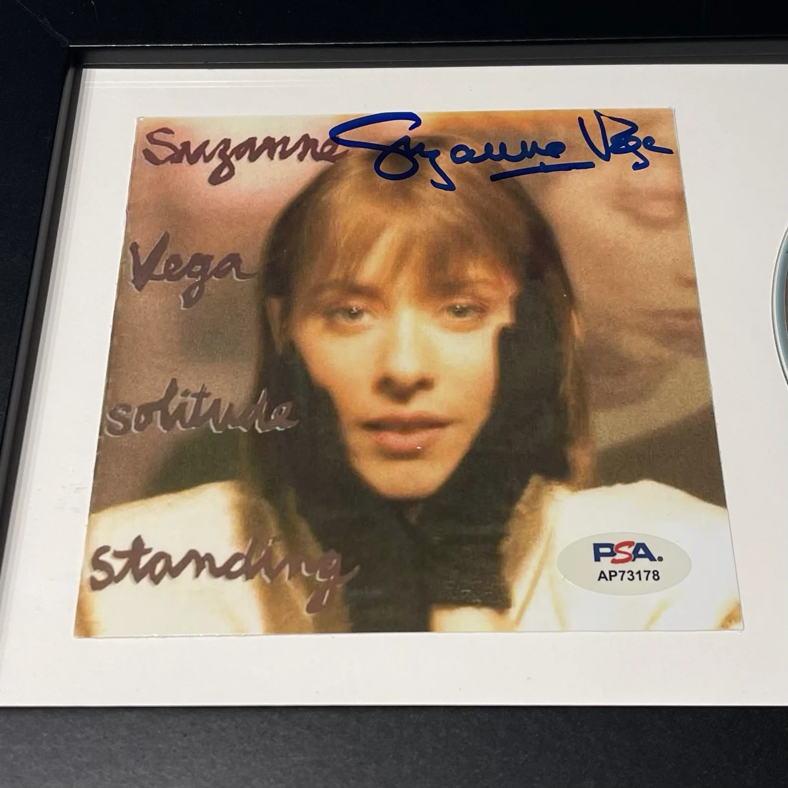 SUZANNE VEGA SIGNED SOLITUDE STANDING CD ALBUM AUTOGRAPH FRAMED PSA COA, image 2
