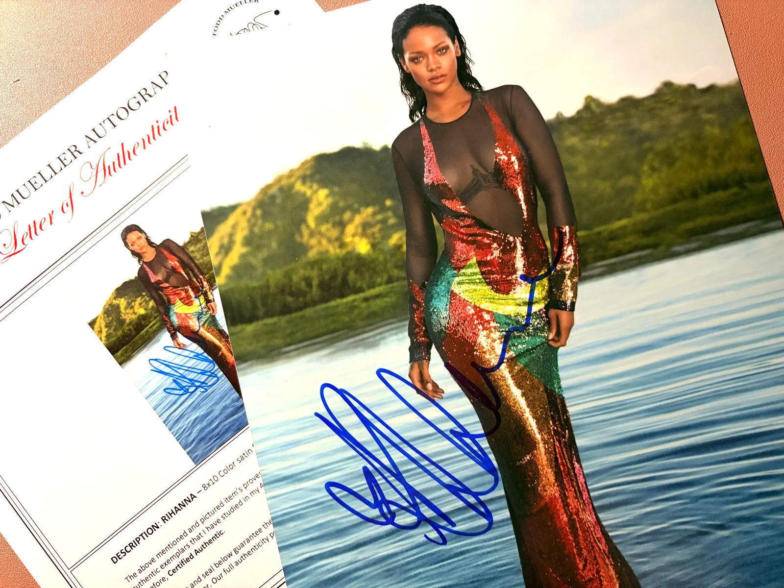 Rihanna — Rihanna Signed•Magazine Photo shoot:2022 May•8x10•Todd Mueller Autographs Cert, изображение 2