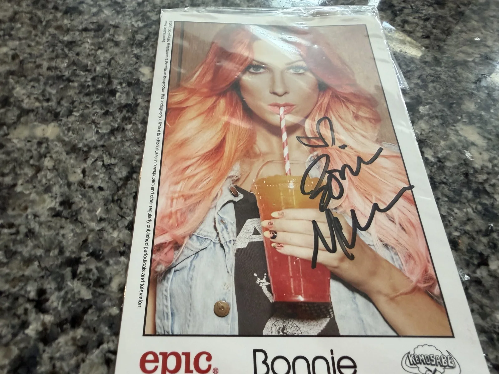 Bonnie McKee Autographed Signed 2013 American Girl 8 X 10 Promo Photo, изображение 5